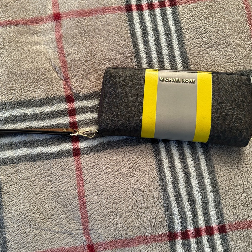 Like NEW Michael Kors Continental Wallet